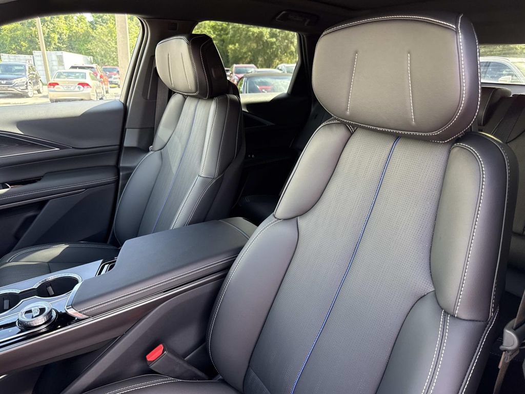 New 2026 Cadillac Lyriq Luxury RWD image 21