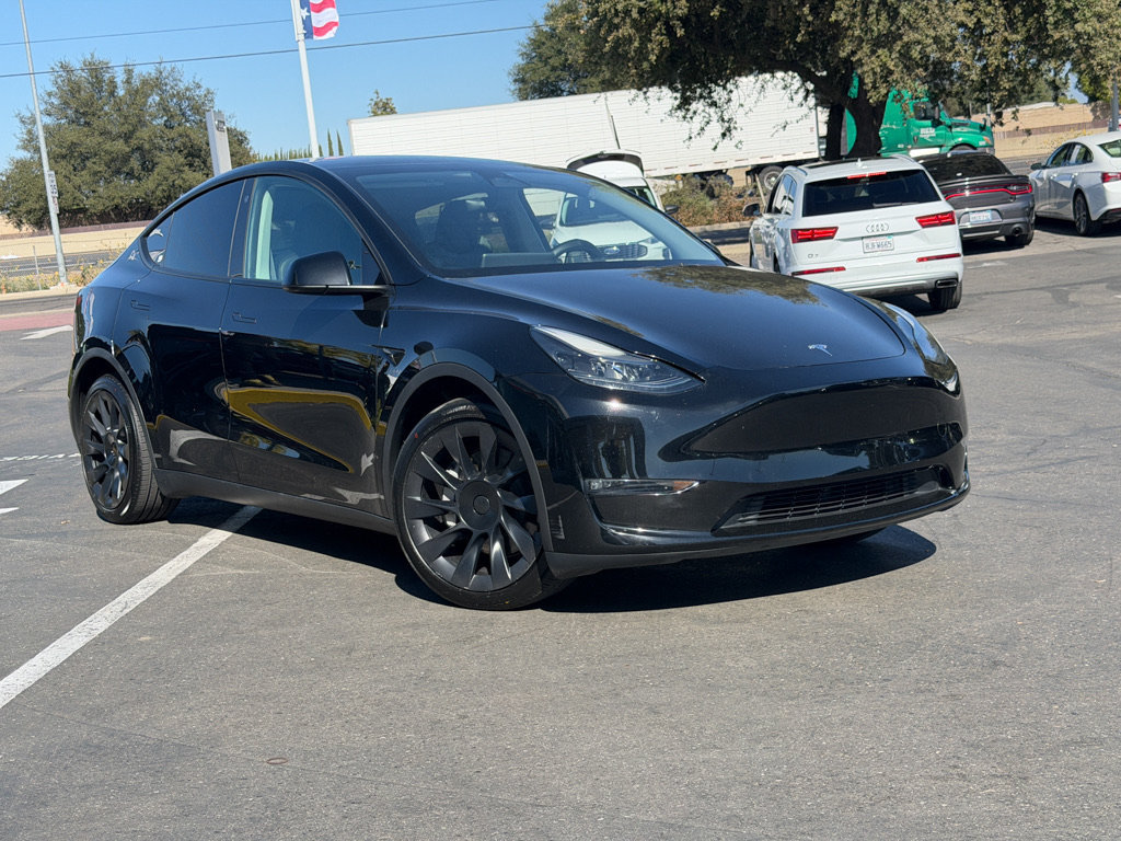 Used 2023 Tesla Model Y Long Range AWD/4WD image 2