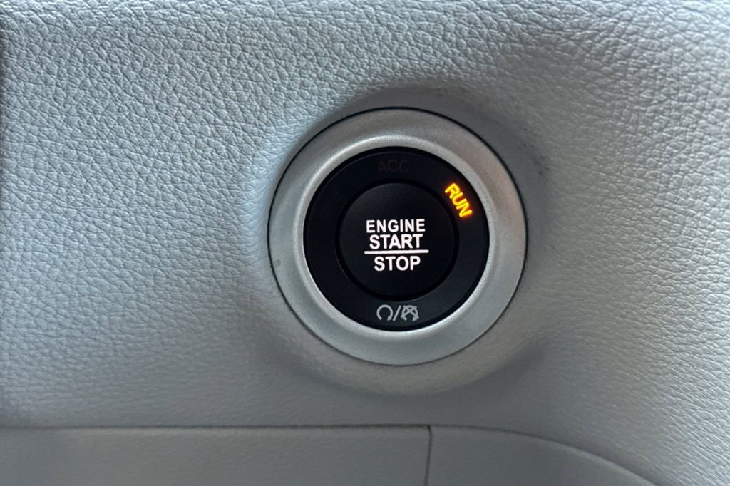 Used 2023 Chrysler Pacifica Touring-L image 22