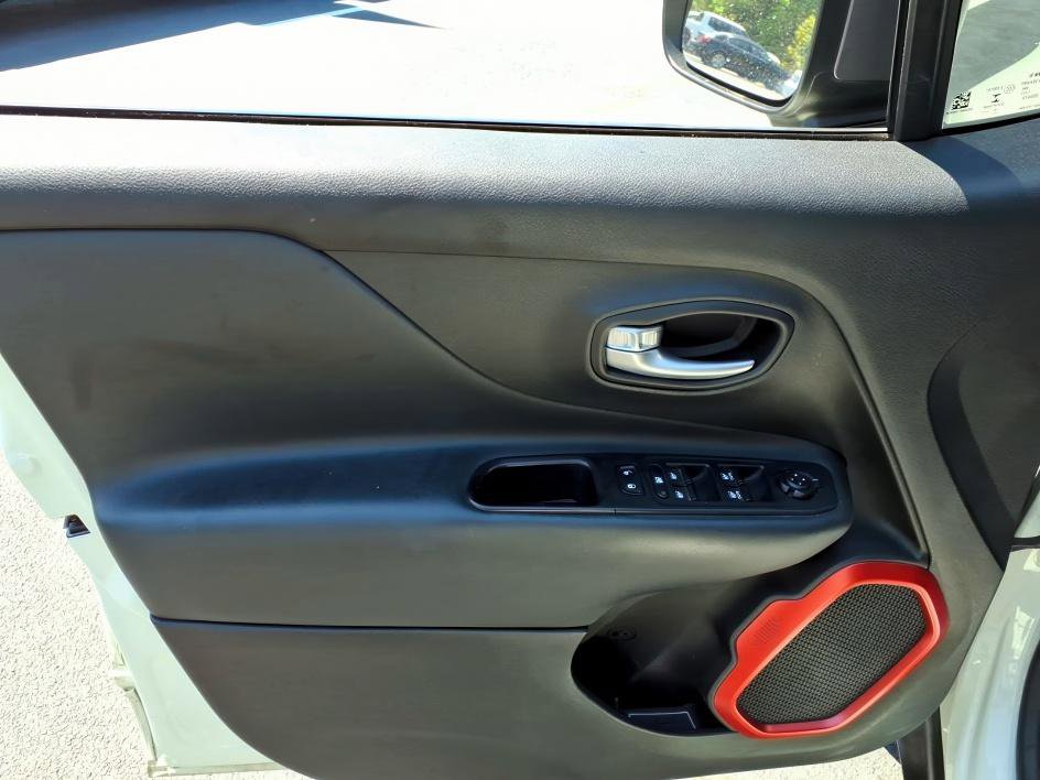 Used 2017 Jeep Renegade Trailhawk image 15