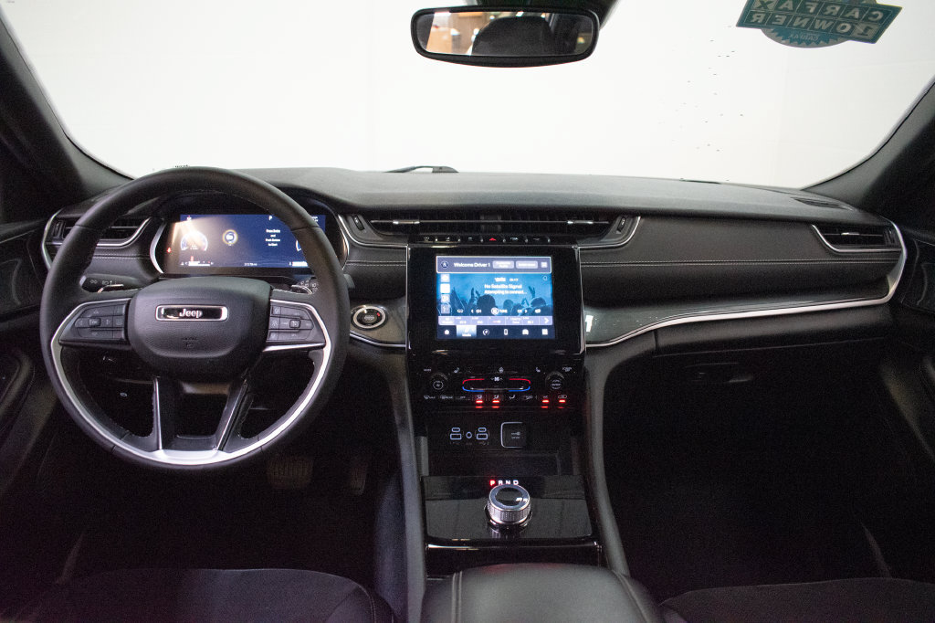 Used 2023 Jeep Grand Cherokee L Laredo AWD/4WD image 11