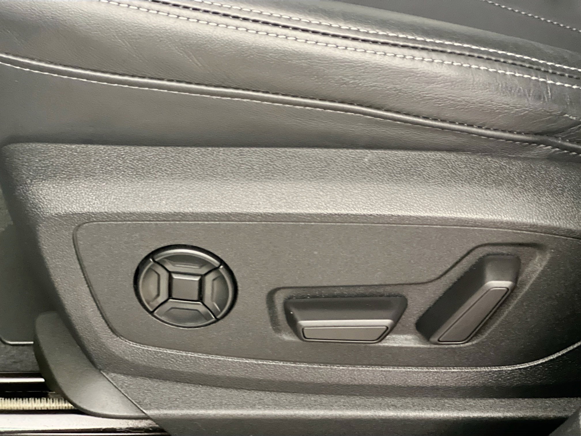 Used 2022 Audi e-tron Premium w/ Convenience Plus Package image 15