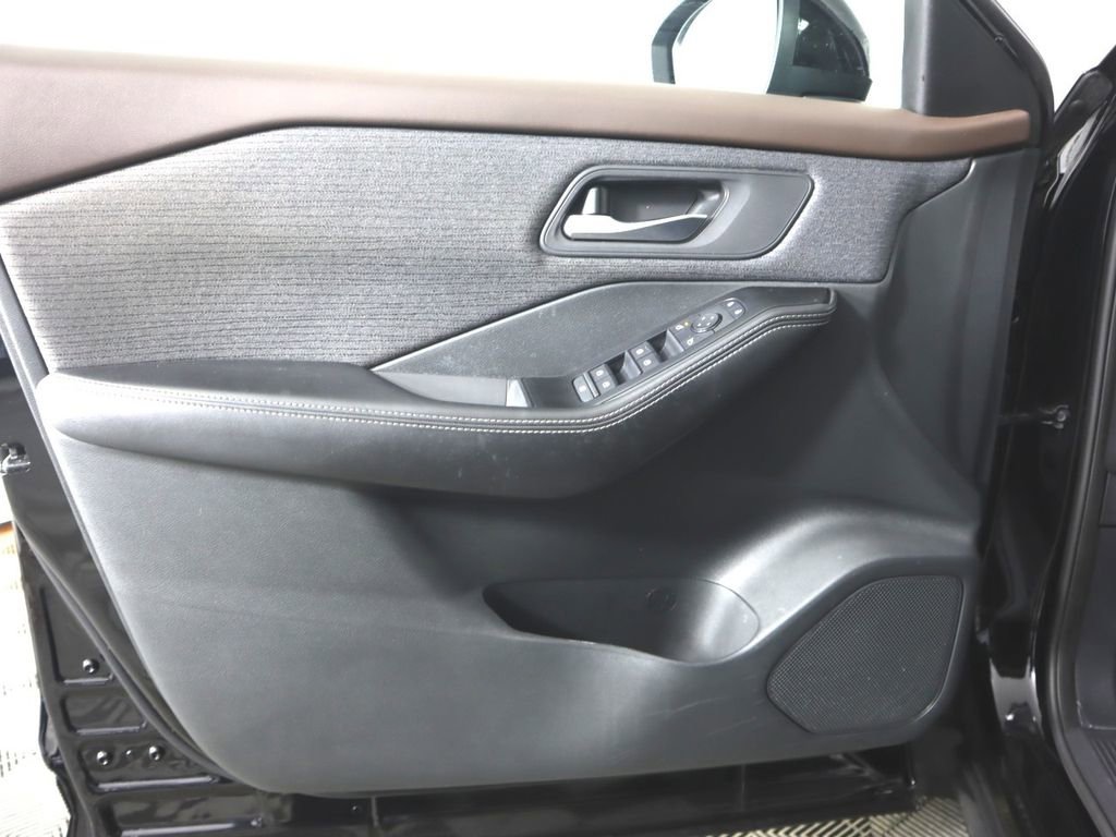 Used 2021 Nissan Rogue SV AWD/4WD image 17