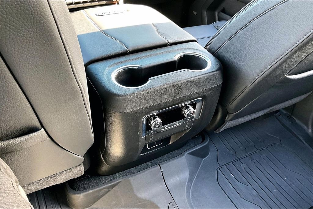 Used 2025 GMC Yukon XL Denali image 10