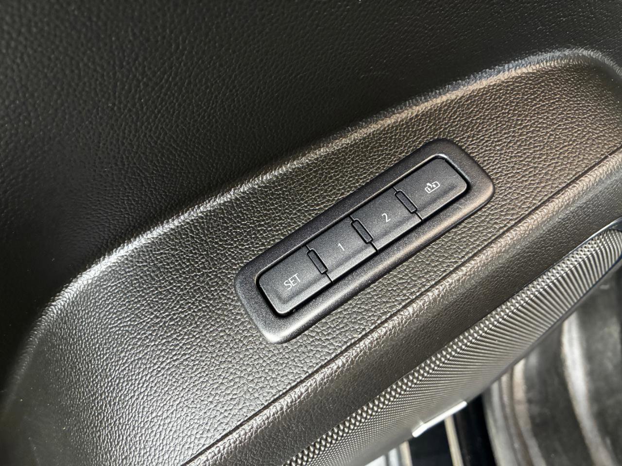 Used 2019 Chevrolet Tahoe LT w/ Luxury Package RWD image 11
