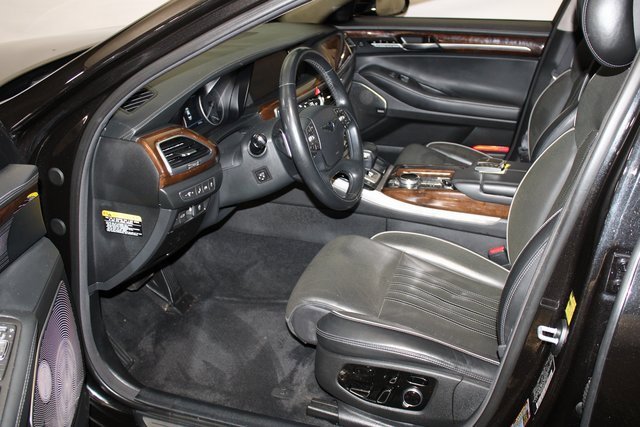 Used 2019 Genesis G90 3.3T Premium image 5