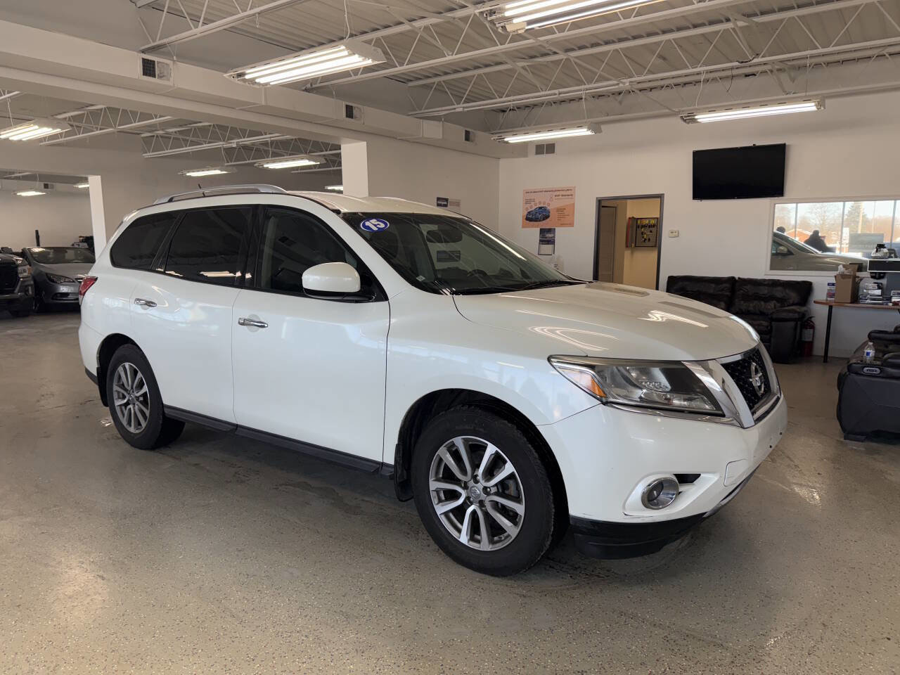 Used 2015 Nissan Pathfinder SL AWD/4WD image 4