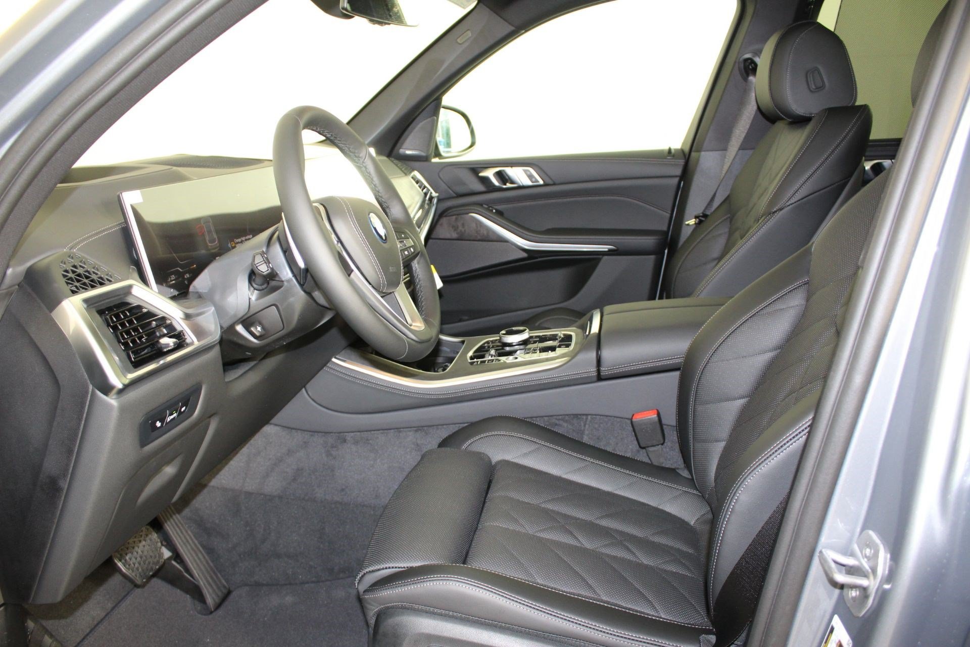 New 2026 BMW X5 xDrive50e w/ Executive Package AWD/4WD image 23
