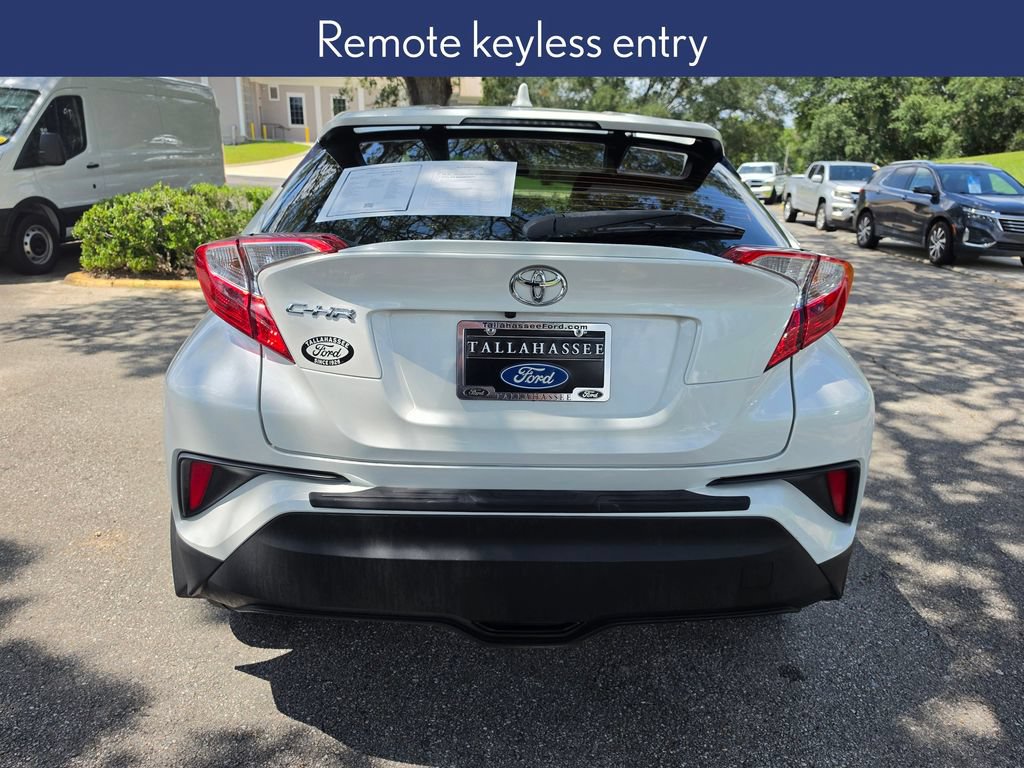 Used 2021 Toyota C-HR XLE FWD image 3
