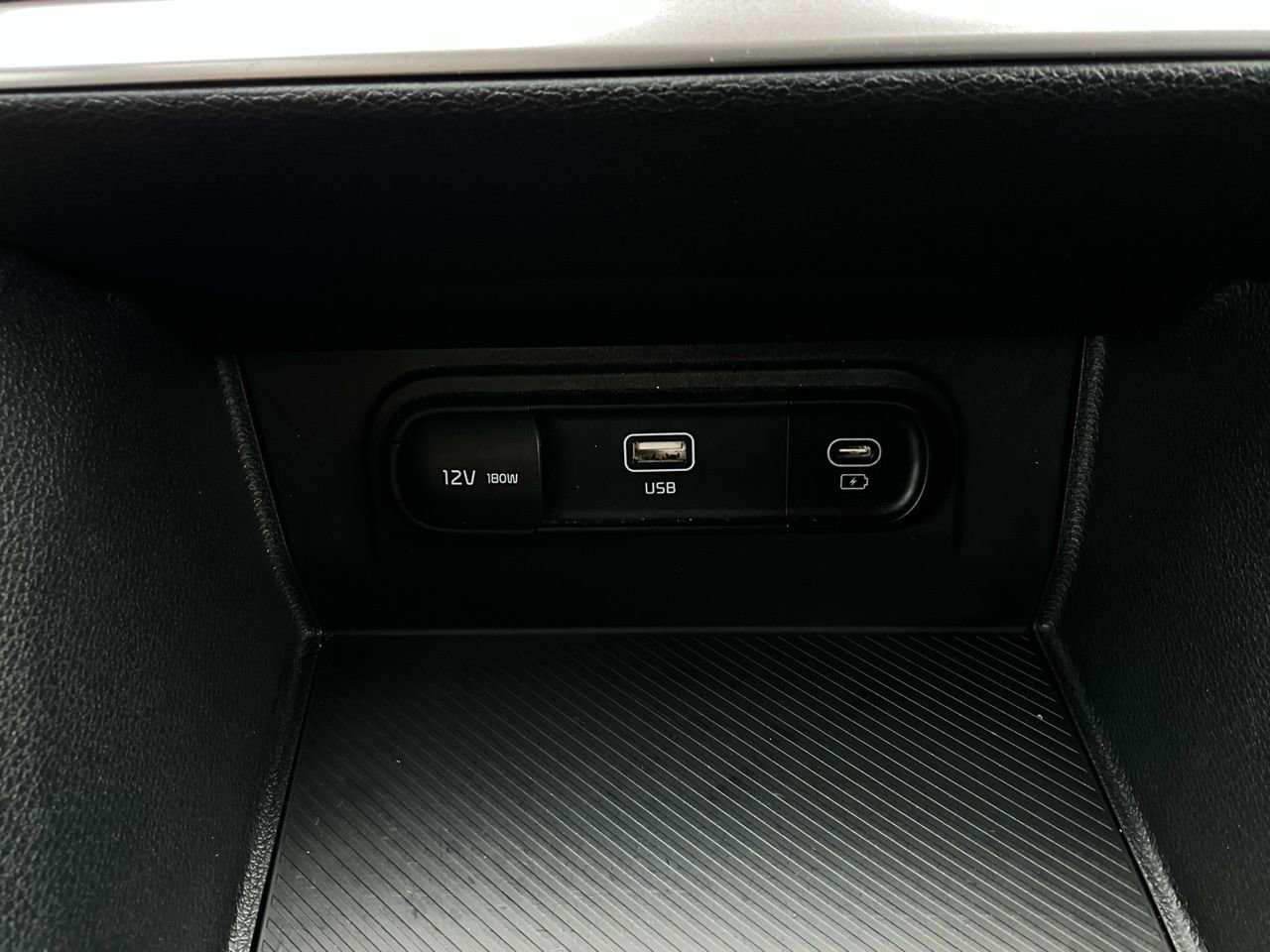 Used 2025 Kia Sportage LX image 23