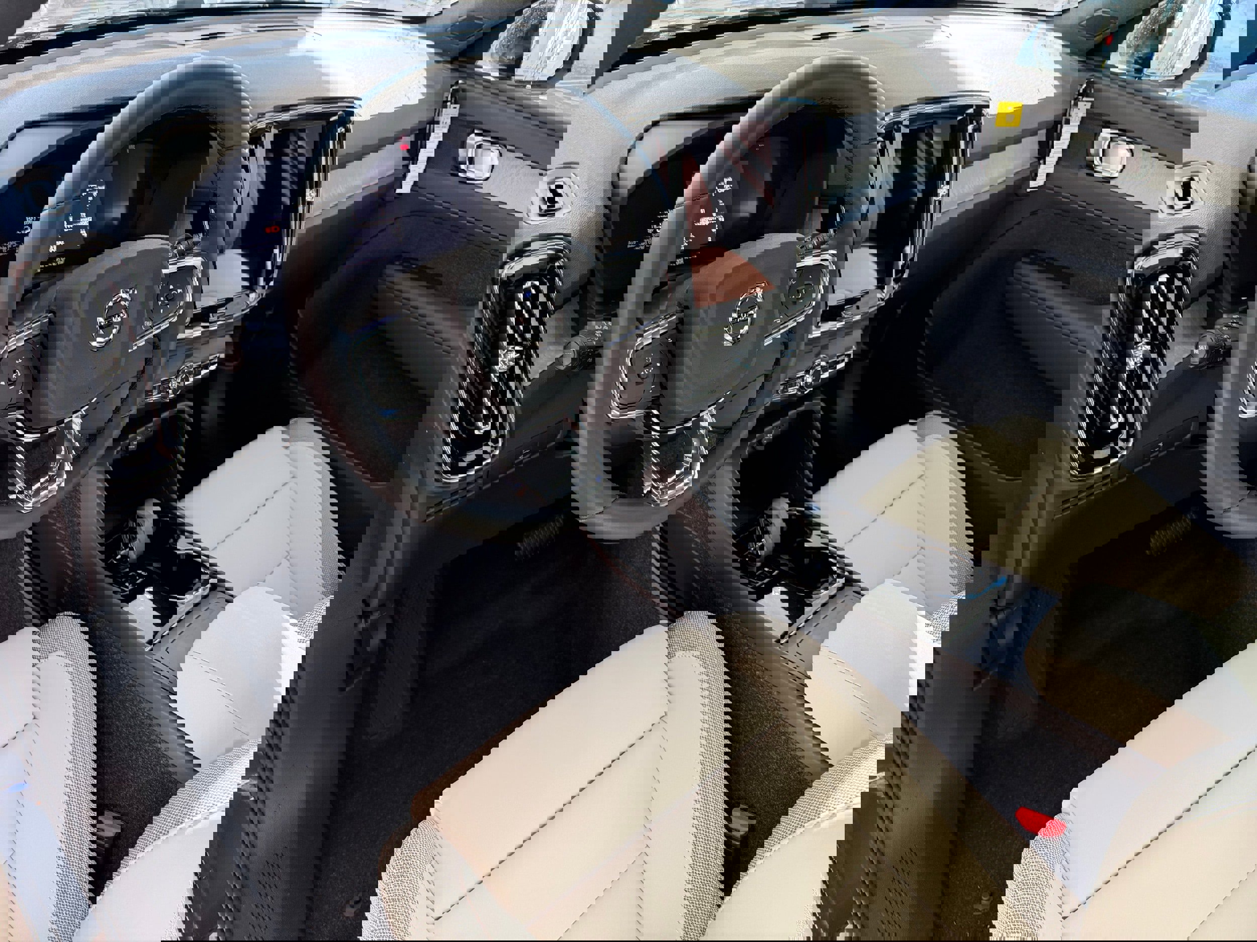 New 2026 Volvo EX40 Plus w/ Climate Package image 14