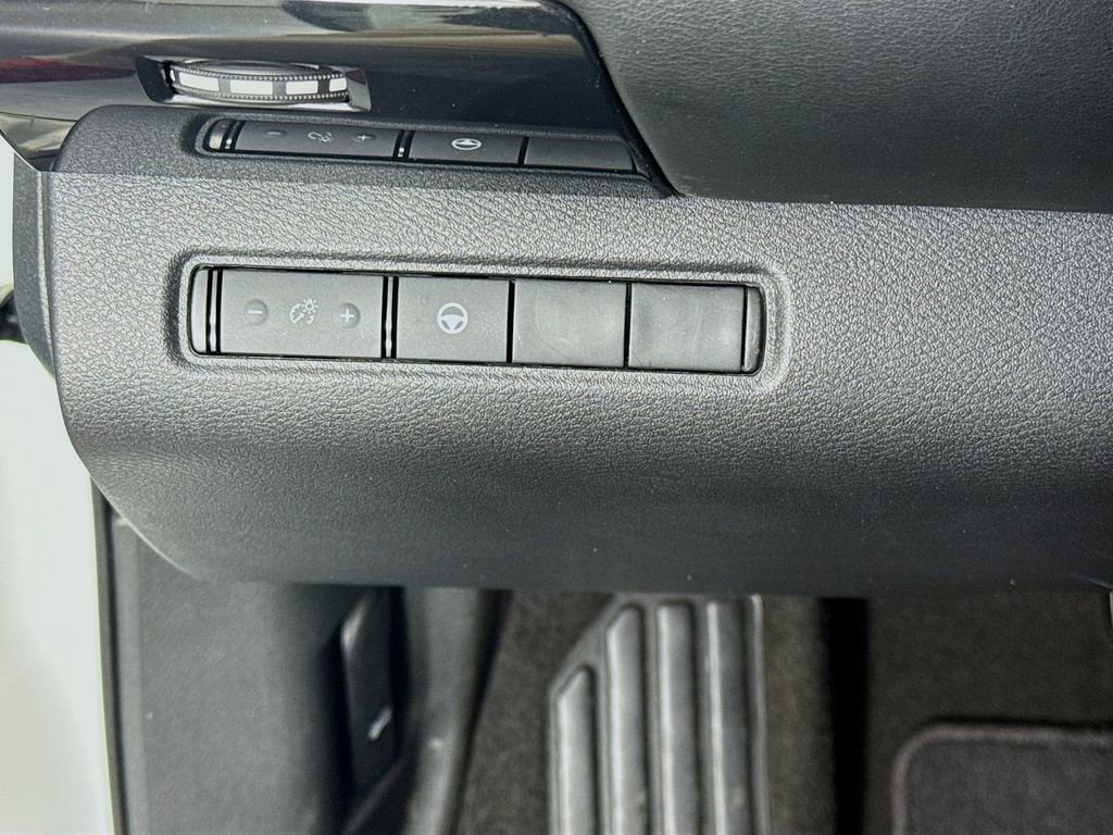 Used 2024 Nissan Pathfinder SV FWD image 10