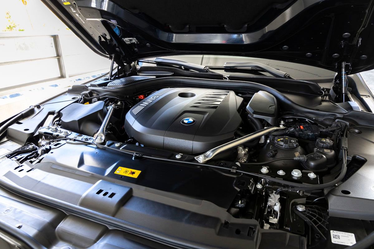 New 2026 BMW 550e xDrive w/ Premium Package AWD/4WD image 36