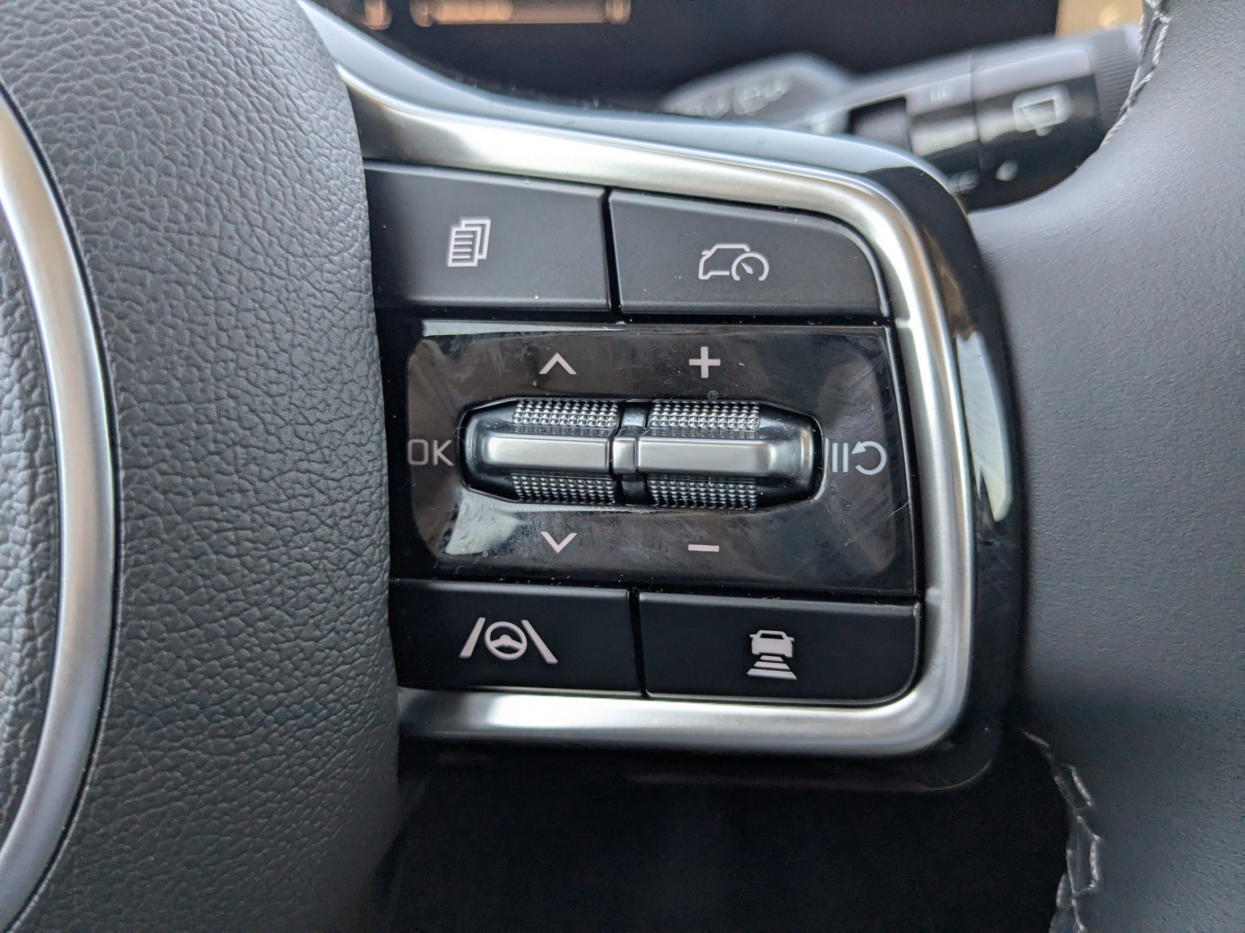 Certified 2025 Kia Sorento S w/ Panoramic Sunroof Package image 31