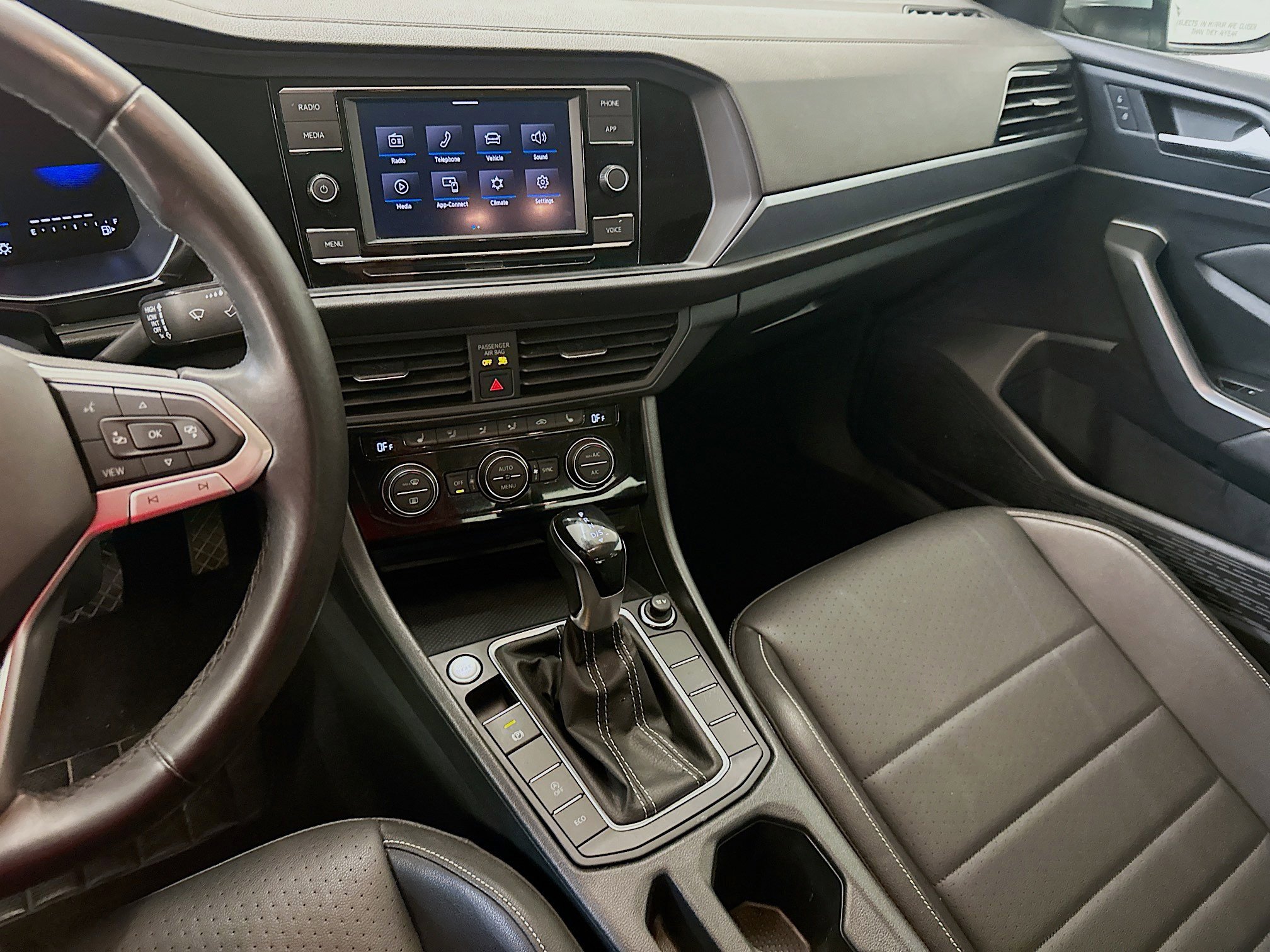 Used 2024 Volkswagen Jetta SE image 25