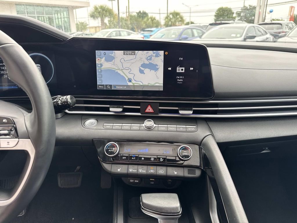 Used 2025 Hyundai Elantra SEL FWD image 25
