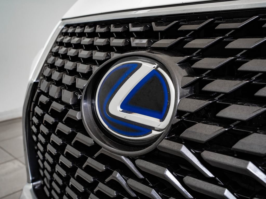 Used 2022 Lexus RX 450hL Luxury w/ Cold Area Package (CT) image 3