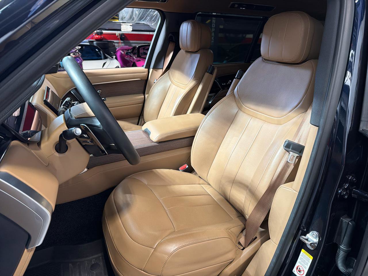 Used 2025 Land Rover Range Rover Long Wheelbase SE image 14