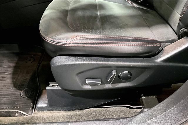 Used 2018 Ford Explorer XLT w/ XLT Appearance Package image 19