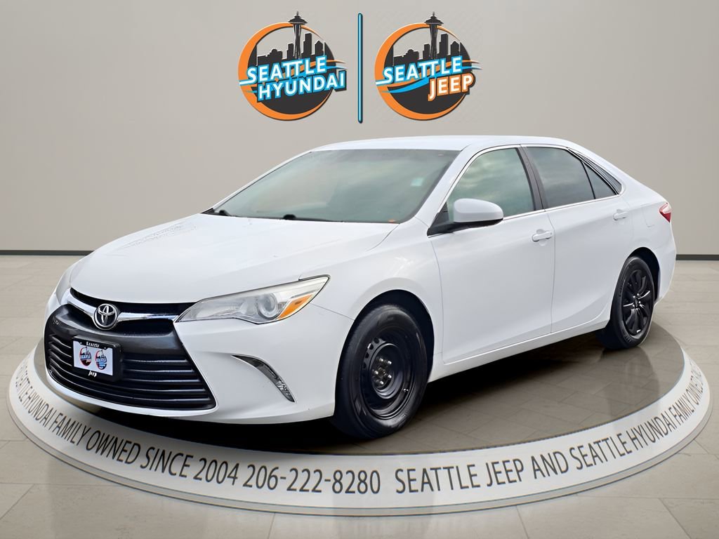 Used 2016 Toyota Camry LE FWD image 1