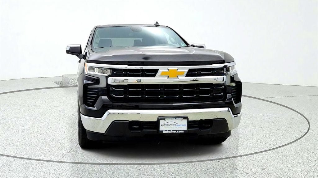 Used 2022 Chevrolet Silverado 1500 LT AWD/4WD image 2