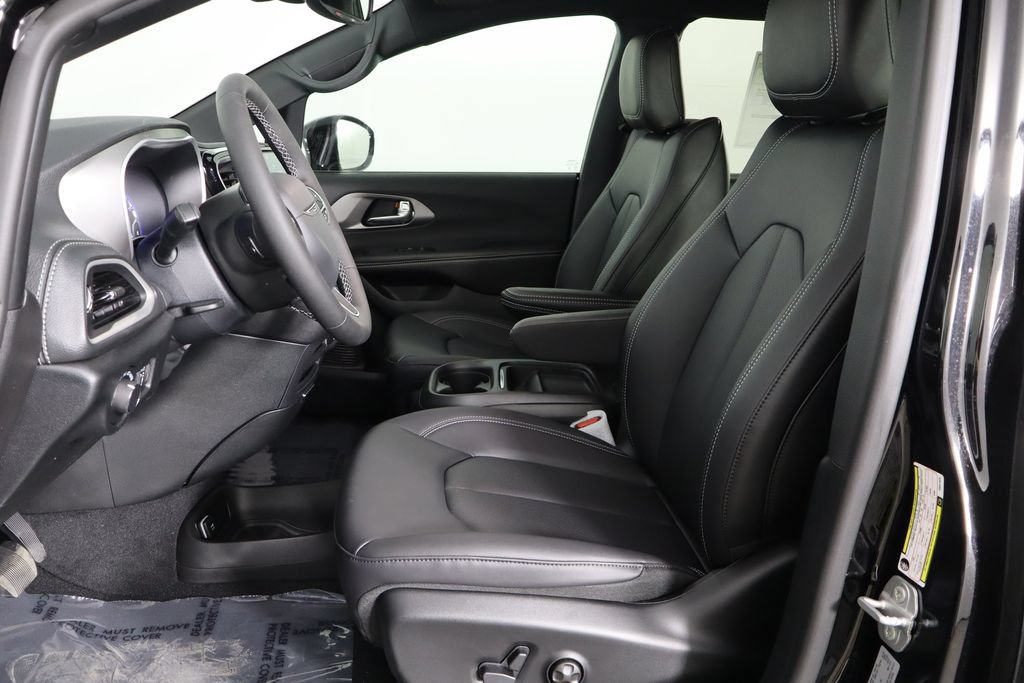 New 2027 Chrysler Pacifica Select FWD image 14