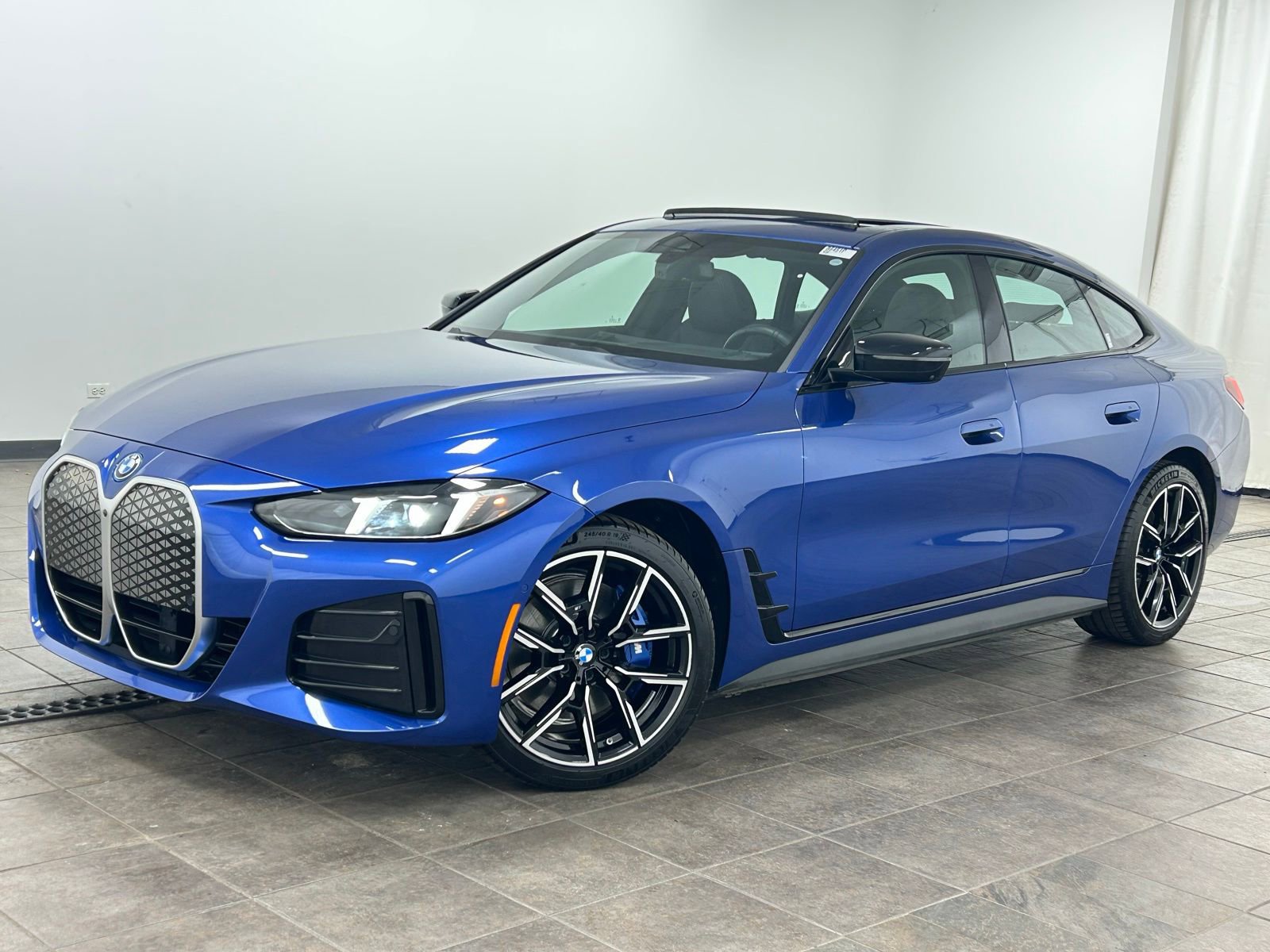 Used 2025 BMW i4 xDrive40i image 1