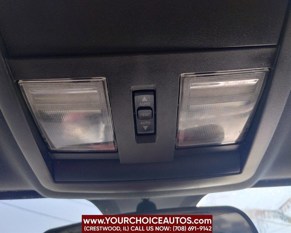 Used 2010 Dodge Challenger SE image 27