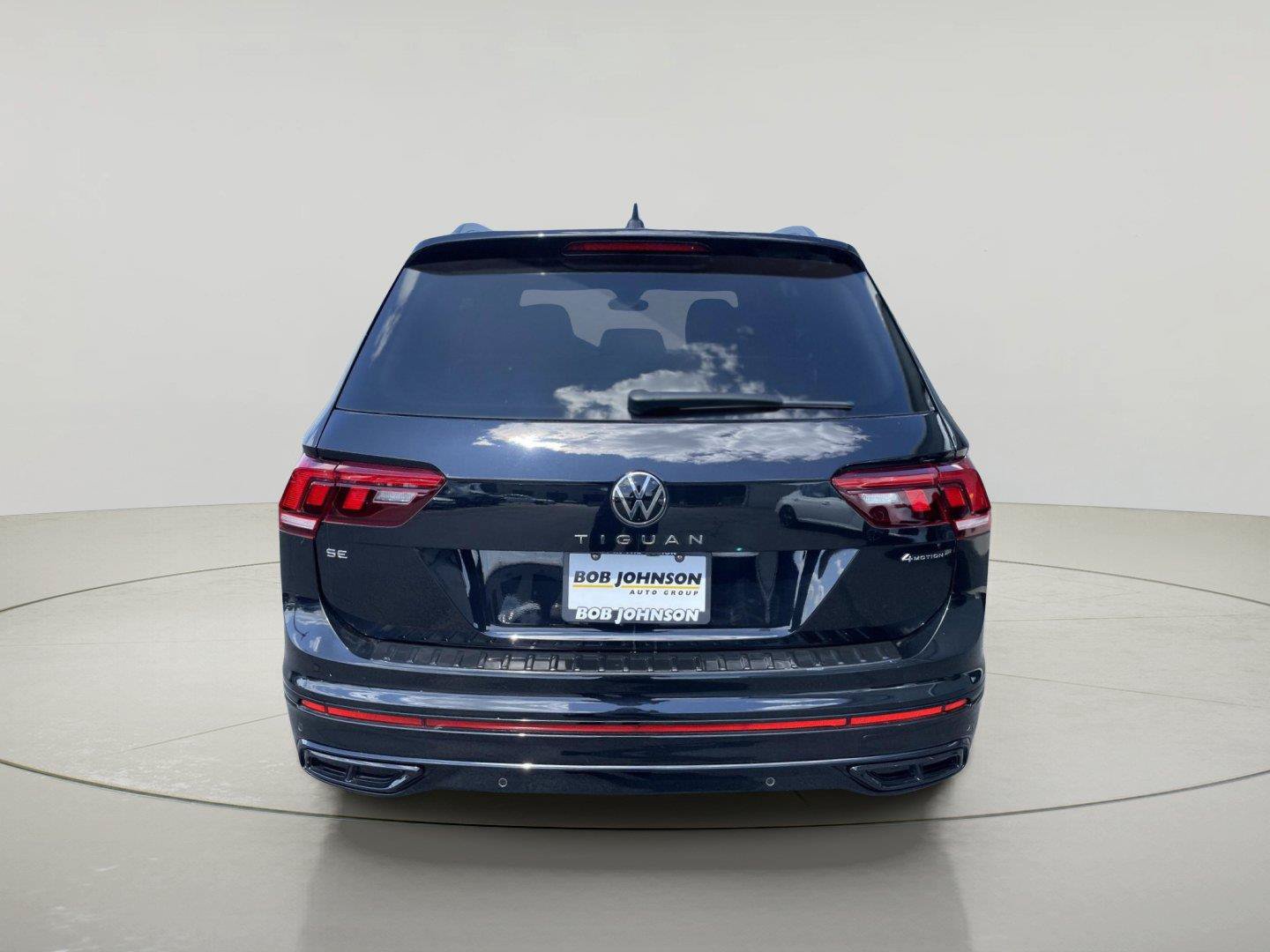 Used 2024 Volkswagen Tiguan SE R-Line AWD/4WD image 6