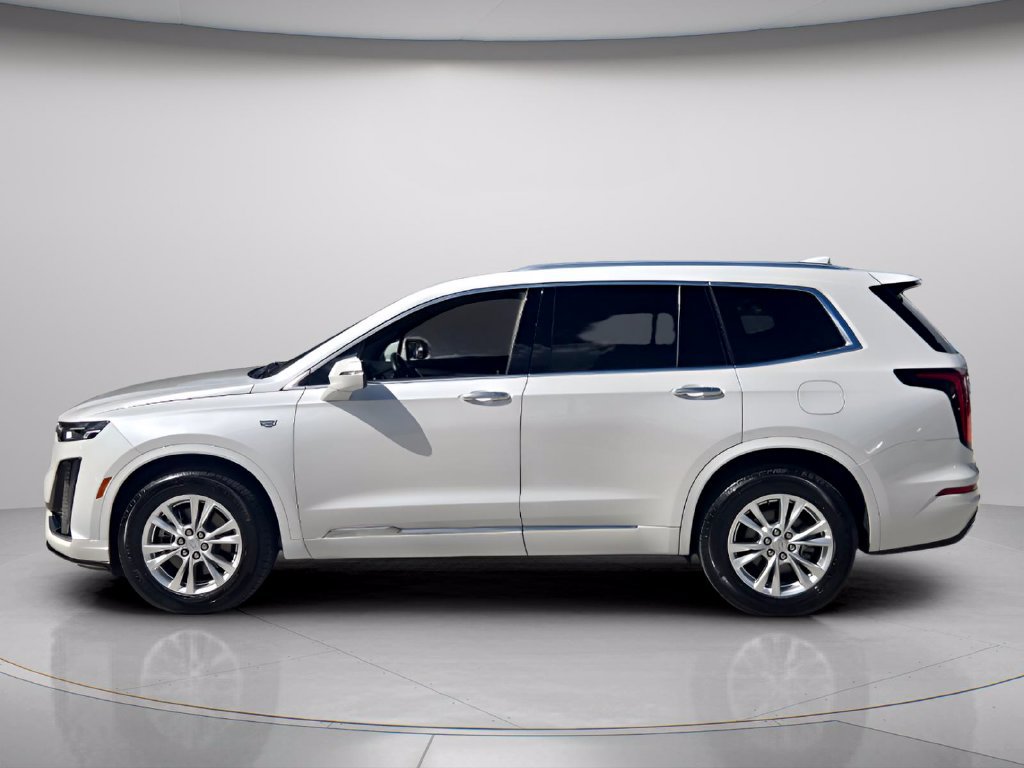 Used 2025 Cadillac XT6 Luxury FWD image 3
