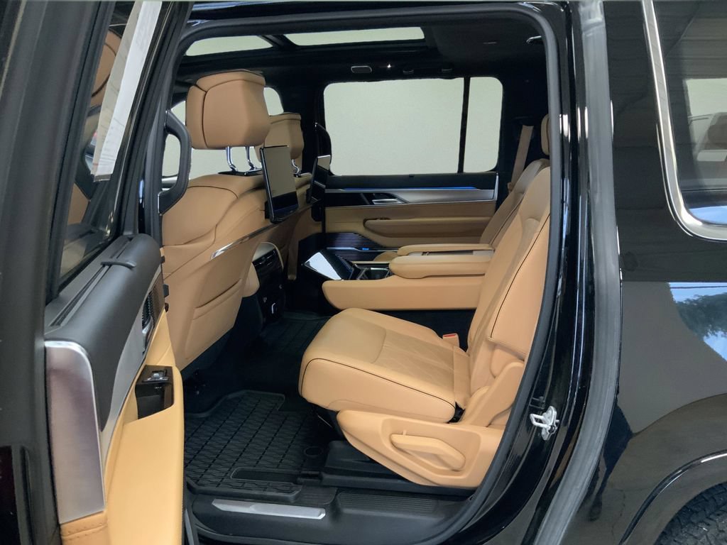 Used 2023 Jeep Grand Wagoneer L Series III w/ Rear Seat Video Group 1 AWD/4WD image 29