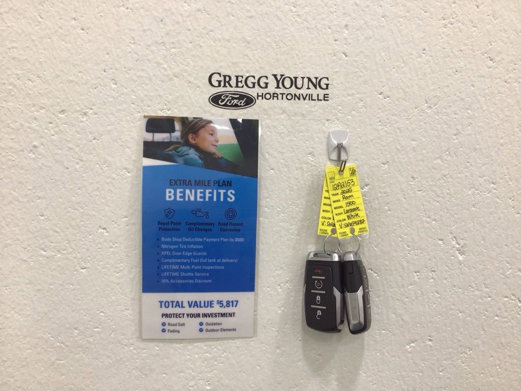 Used 2025 RAM 1500 Laramie image 34