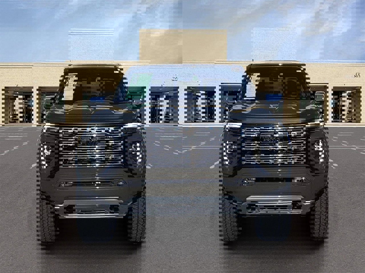 Used 2024 GMC Canyon Denali image 2