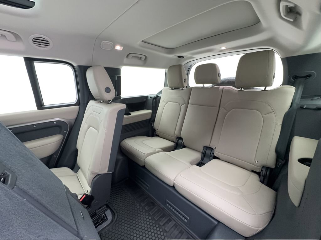 Used 2024 Land Rover Defender 130 S image 25