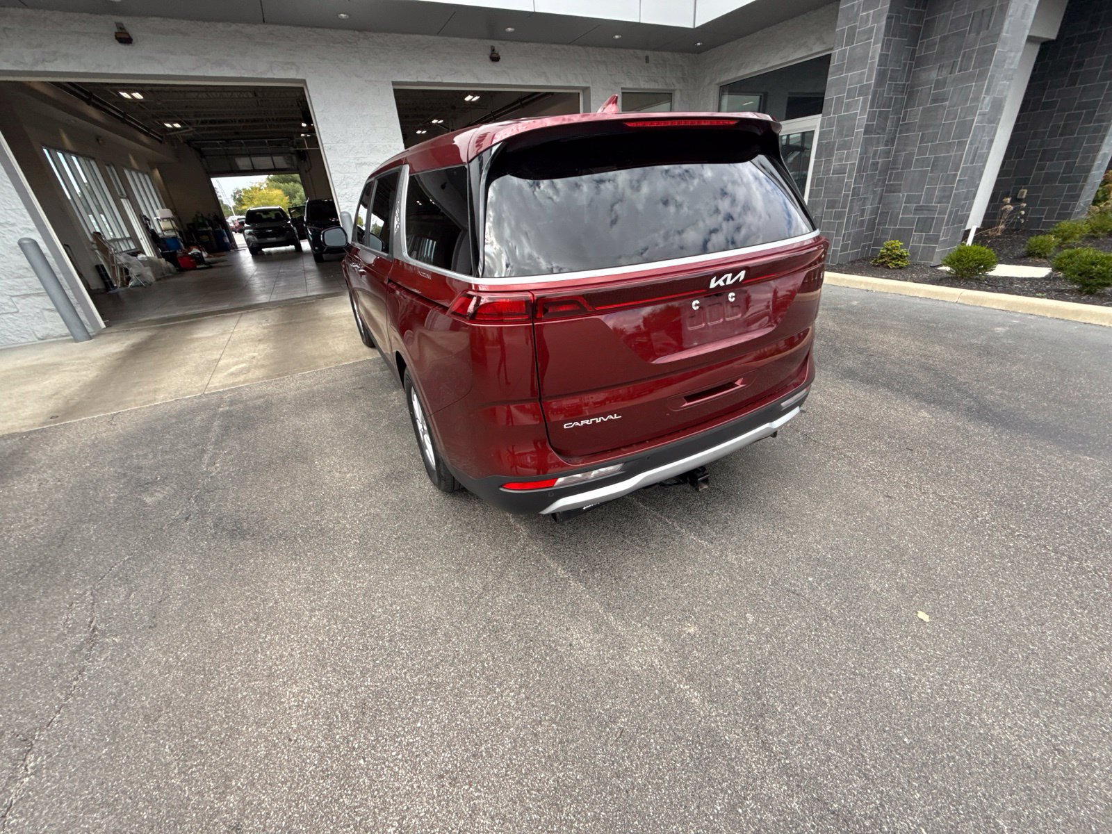 Used 2024 Kia Carnival LX FWD image 15
