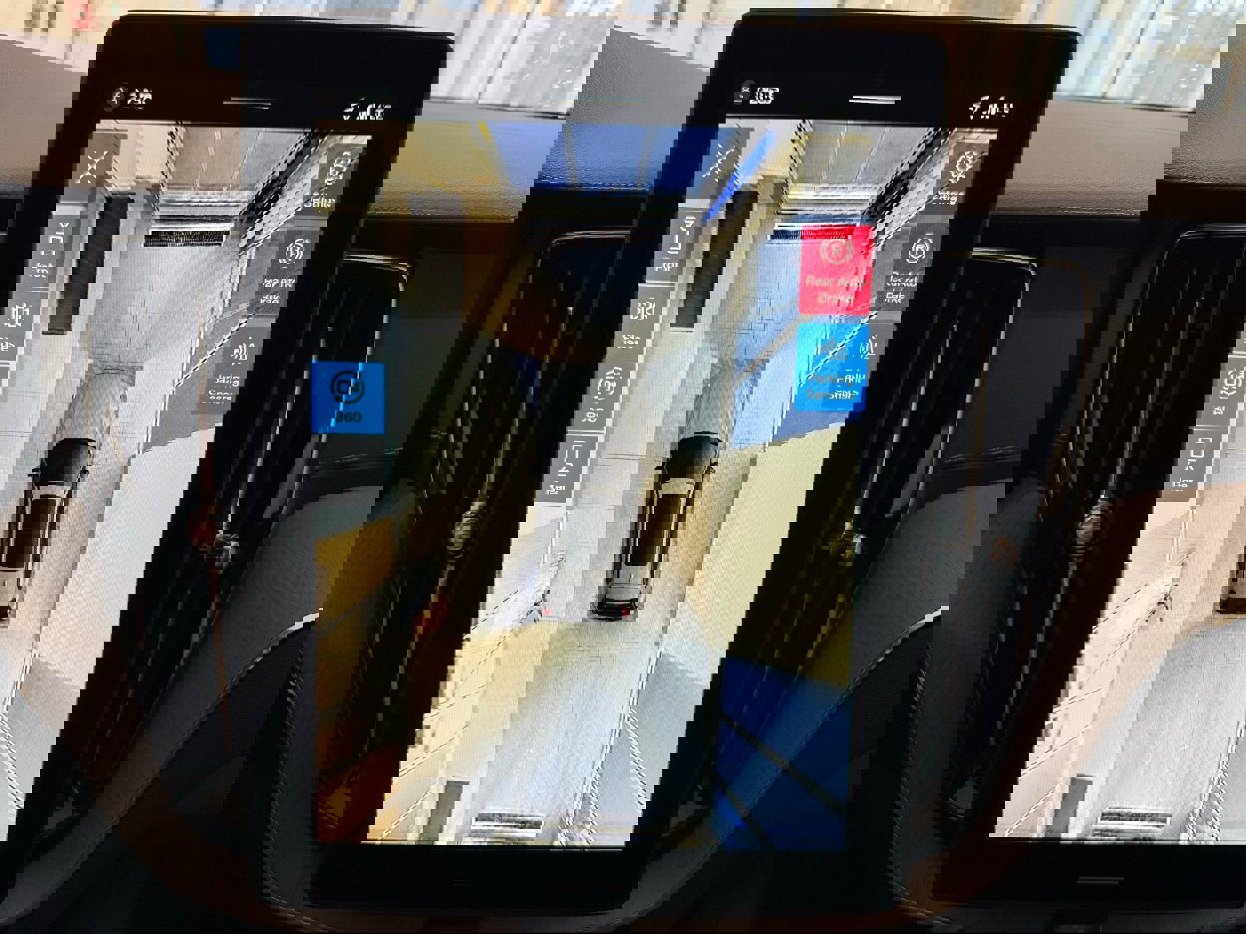 New 2026 Volvo XC60 T8 Ultra w/ Protection Package Premier image 16