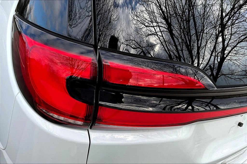 Used 2023 Chrysler Pacifica Touring-L FWD image 22