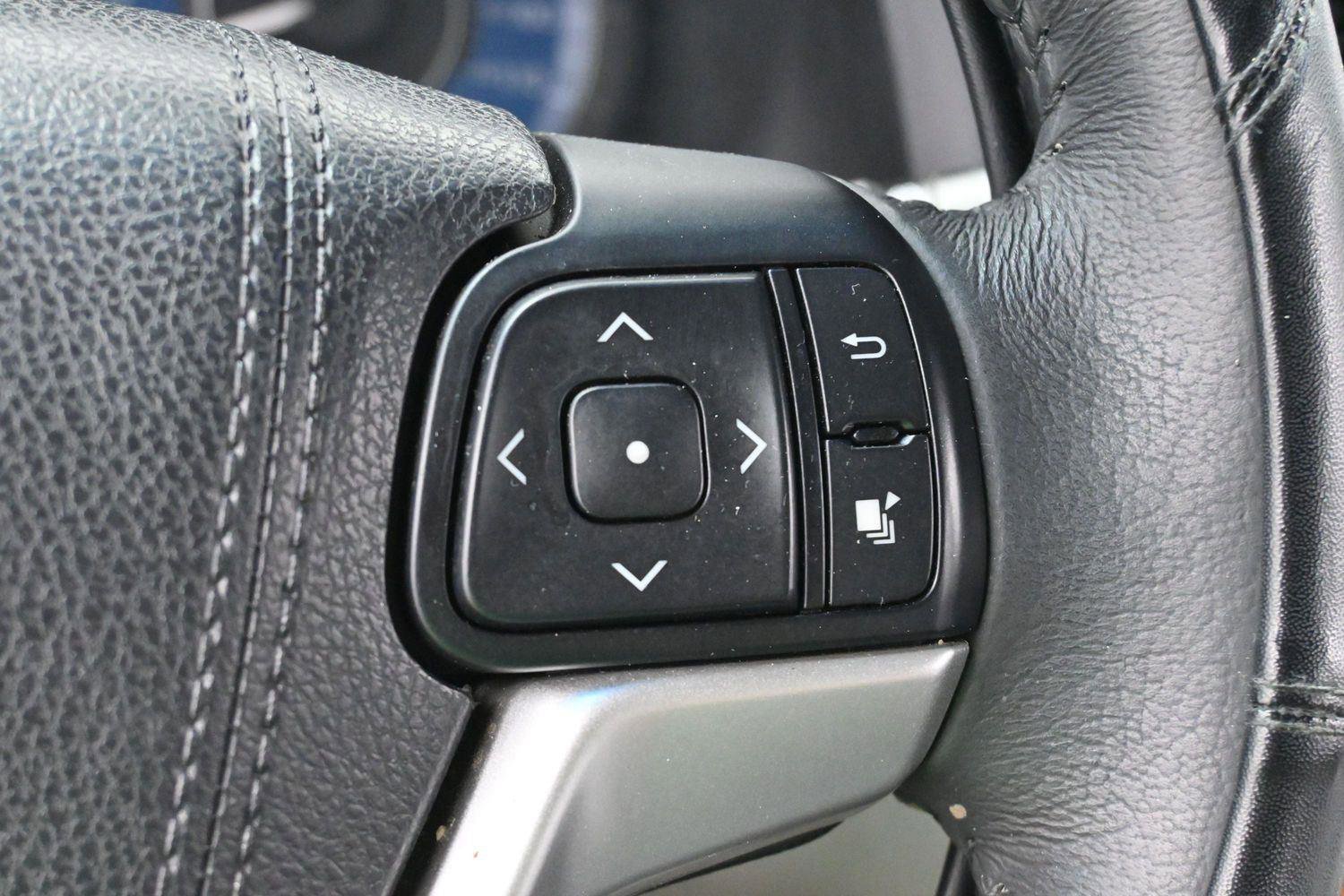 Used 2017 Toyota Sienna XLE w/ XLE Navigation Package FWD image 21