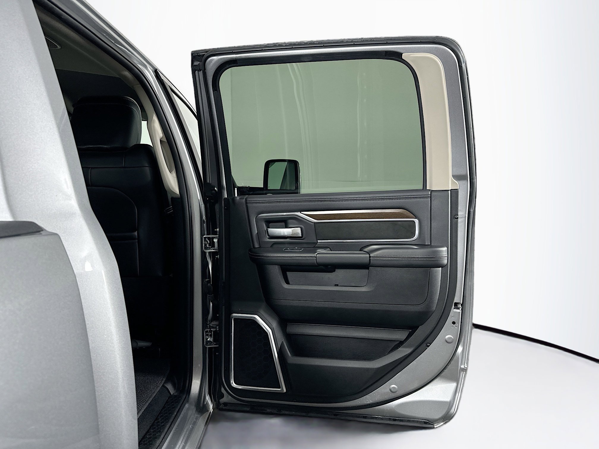 Used 2024 RAM 2500 Laramie image 29