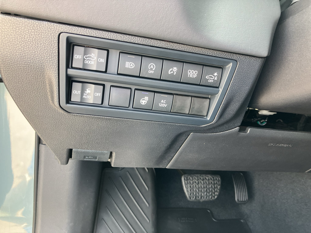 Used 2025 Toyota Tundra Platinum AWD/4WD image 14