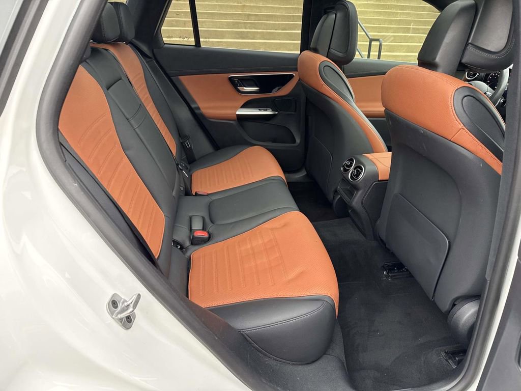 Used 2024 Mercedes-Benz GLC 300 4MATIC image 14