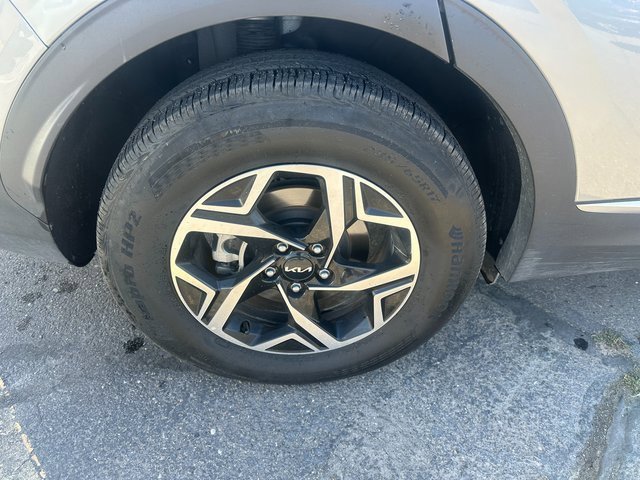 Used 2024 Kia Sportage LX image 10