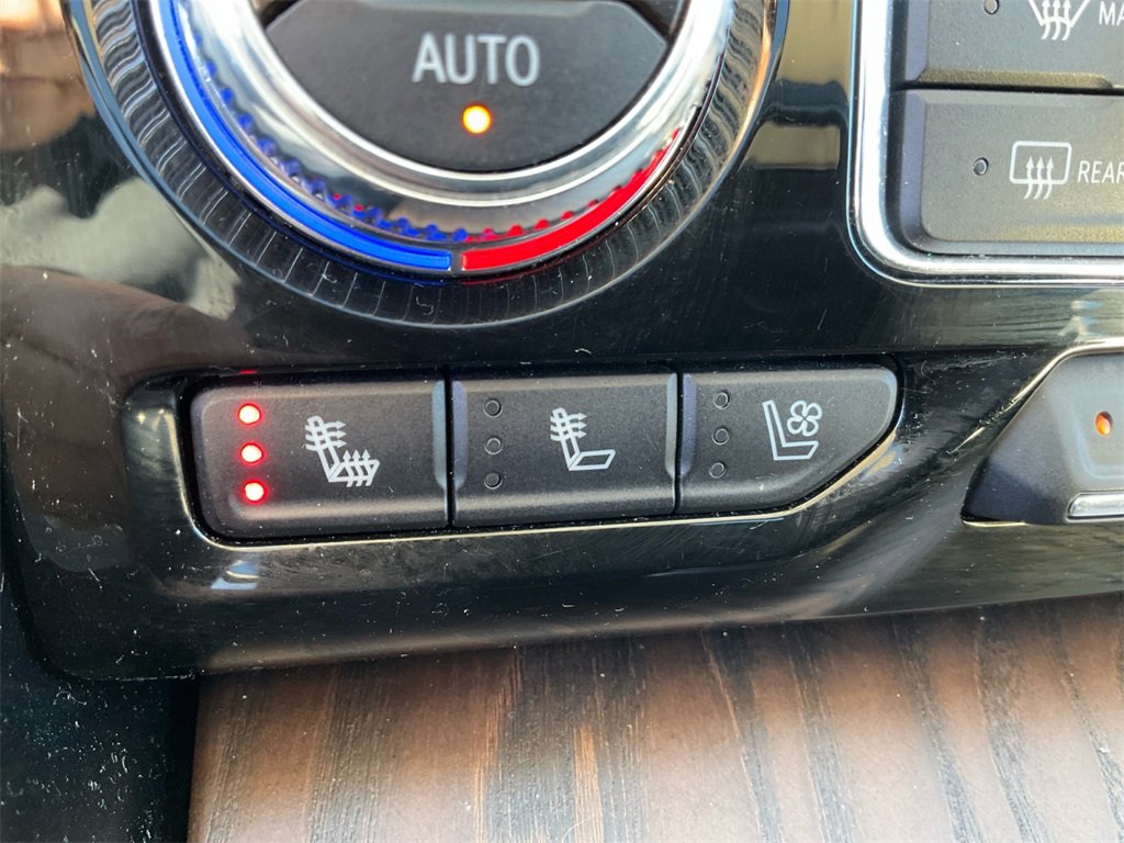 Used 2021 GMC Yukon XL Denali w/ Advanced Technology Package image 23