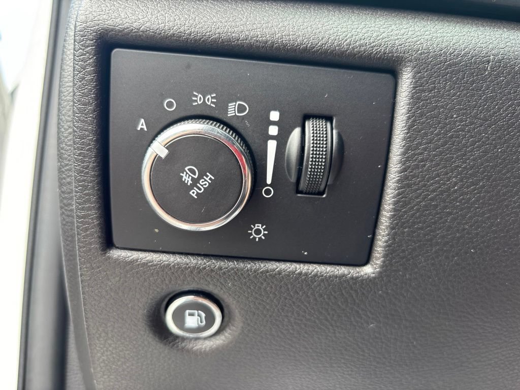 Used 2019 Jeep Grand Cherokee Laredo AWD/4WD image 20