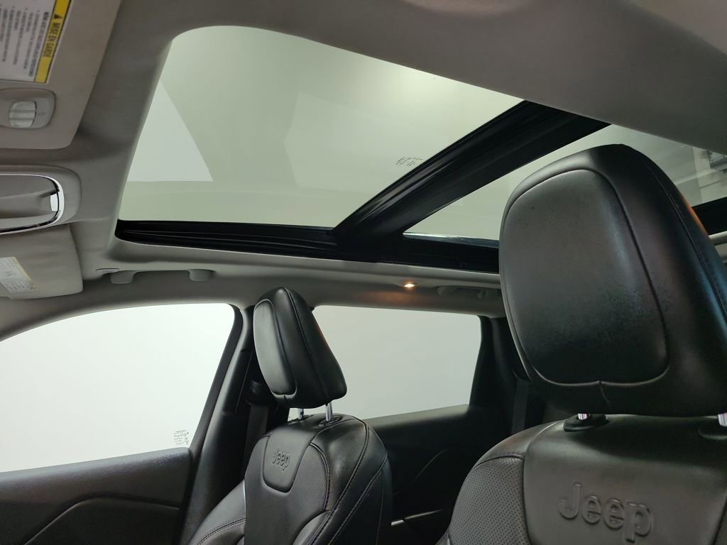 Used 2022 Jeep Cherokee Latitude Lux w/ Sun & Sound Group image 30