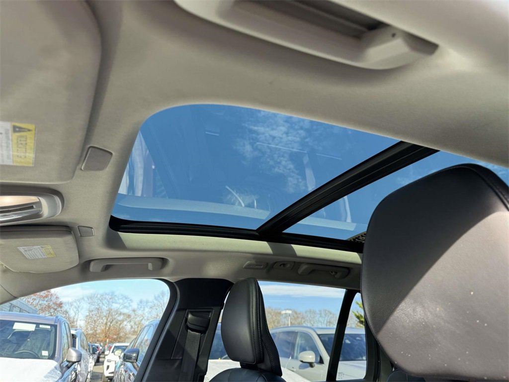 Certified 2024 Volvo XC90 B5 Core w/ Protection Package Premier image 17
