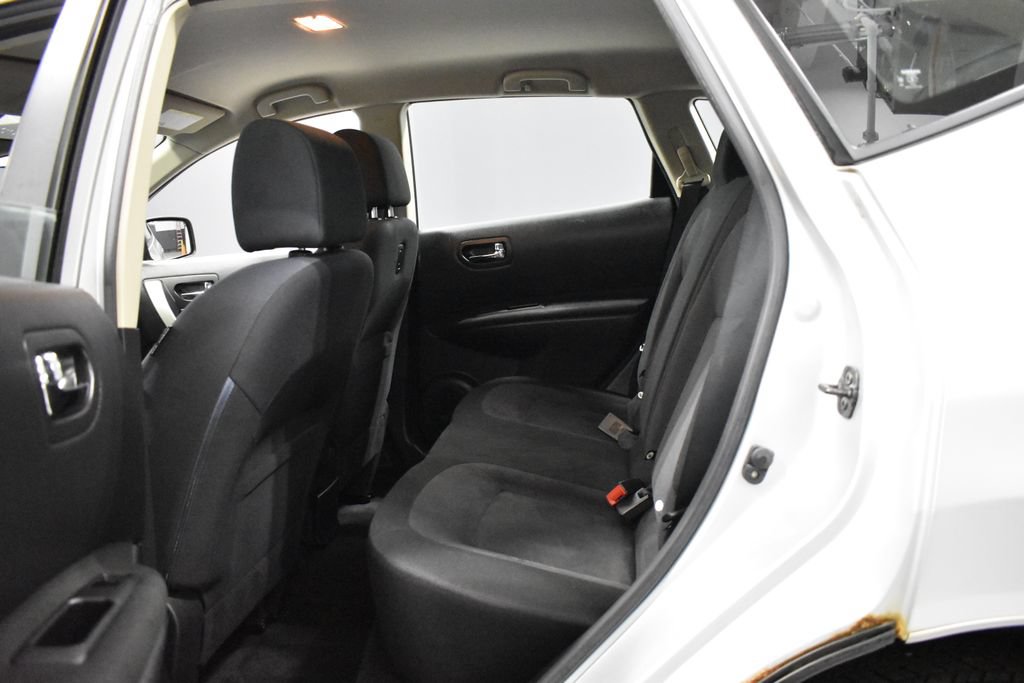 Used 2013 Nissan Rogue S FWD image 23