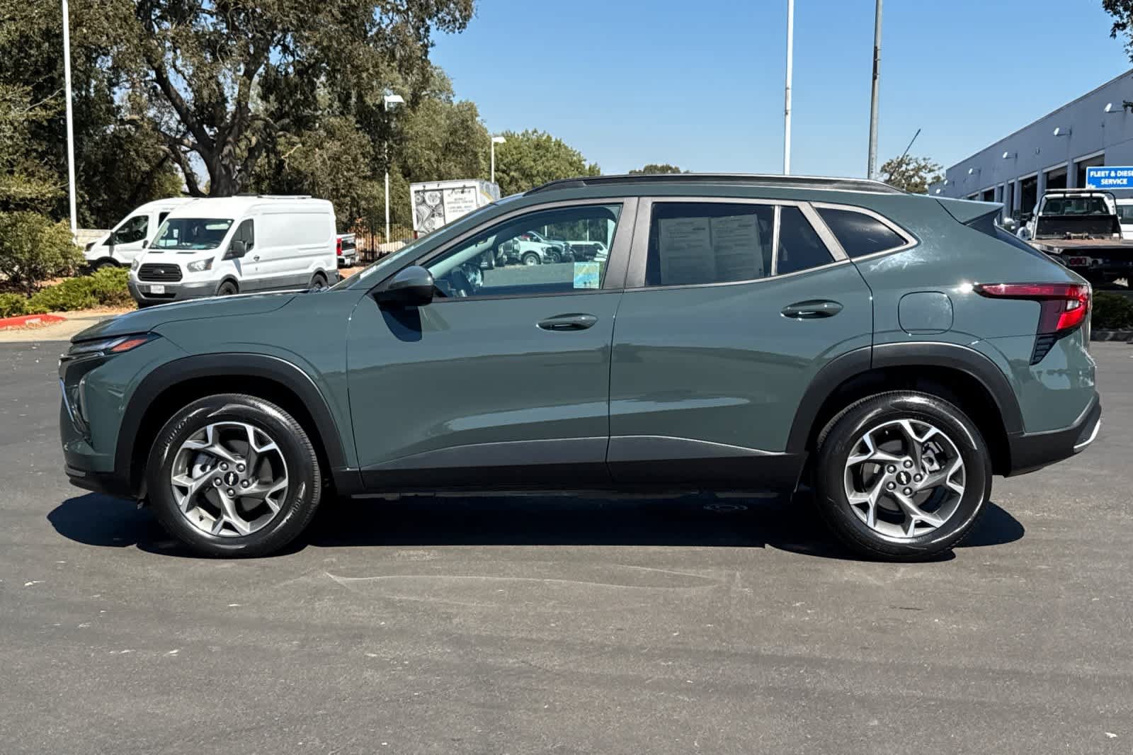 Used 2025 Chevrolet Trax LT FWD image 5