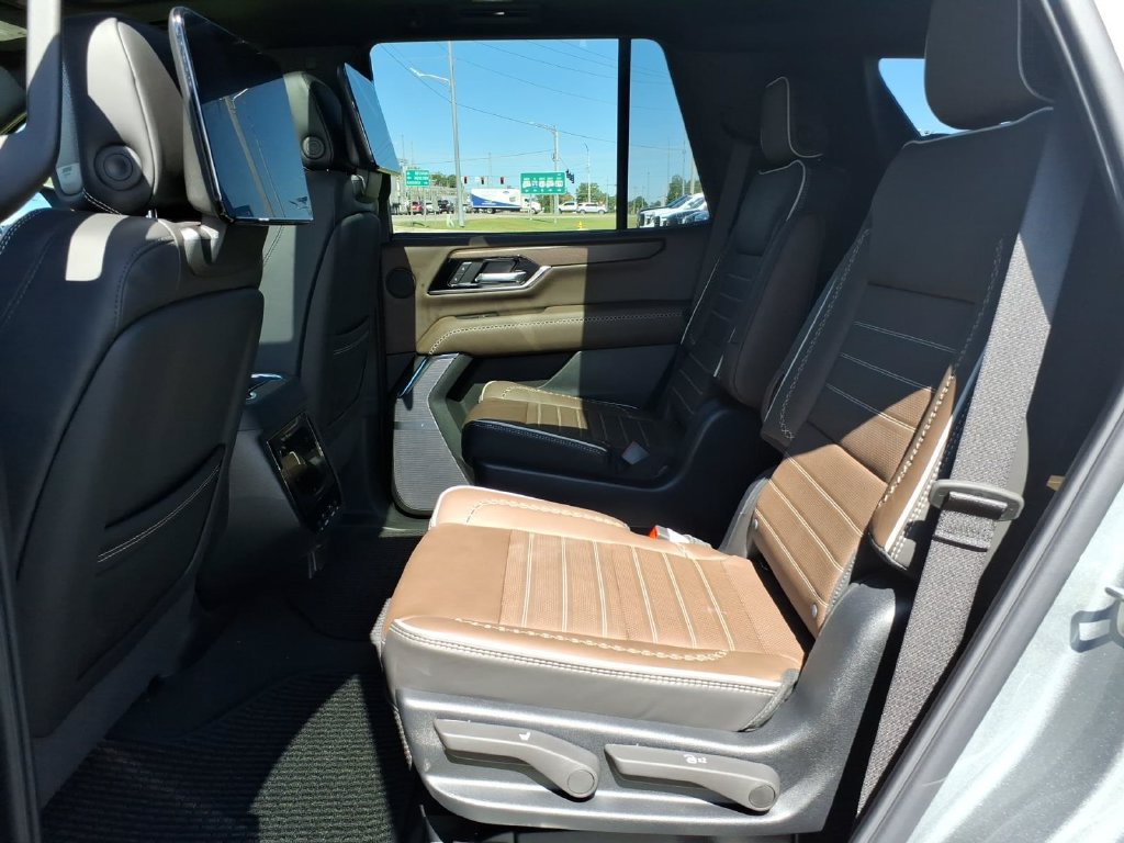 New 2027 GMC Yukon Denali Ultimate AWD/4WD image 15