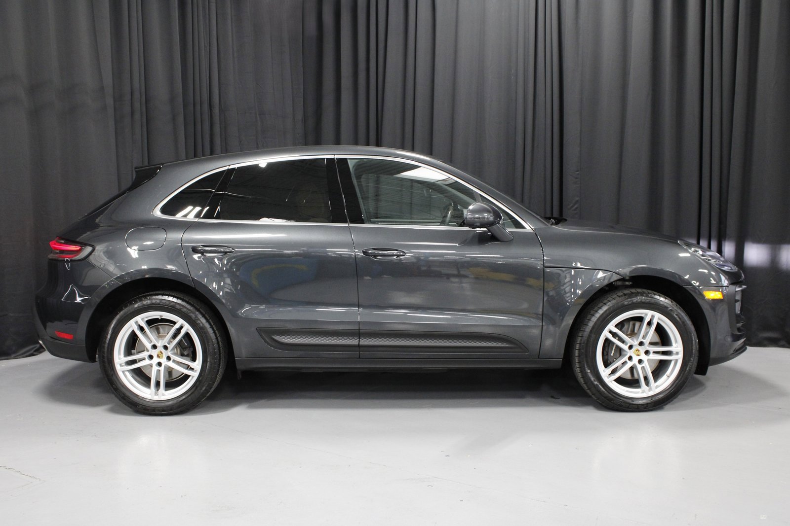Certified 2025 Porsche Macan image 8